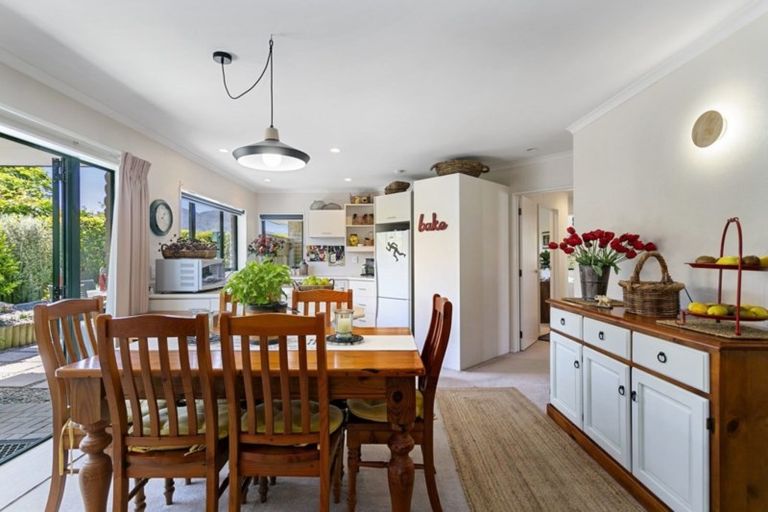 Photo of property in 2/30 Fairview Terrace, Waipahihi, Taupo, 3330