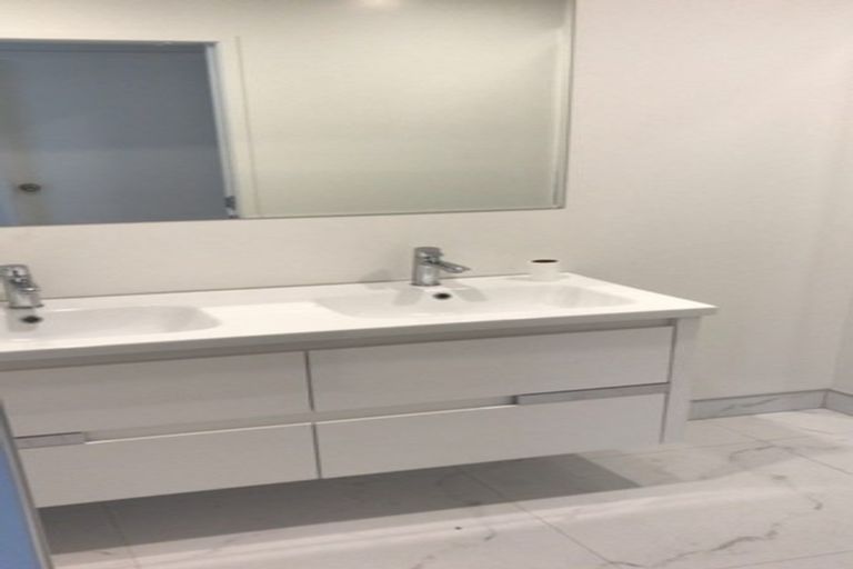 Photo of property in 7 Clarion Place, Glendene, Auckland, 0602