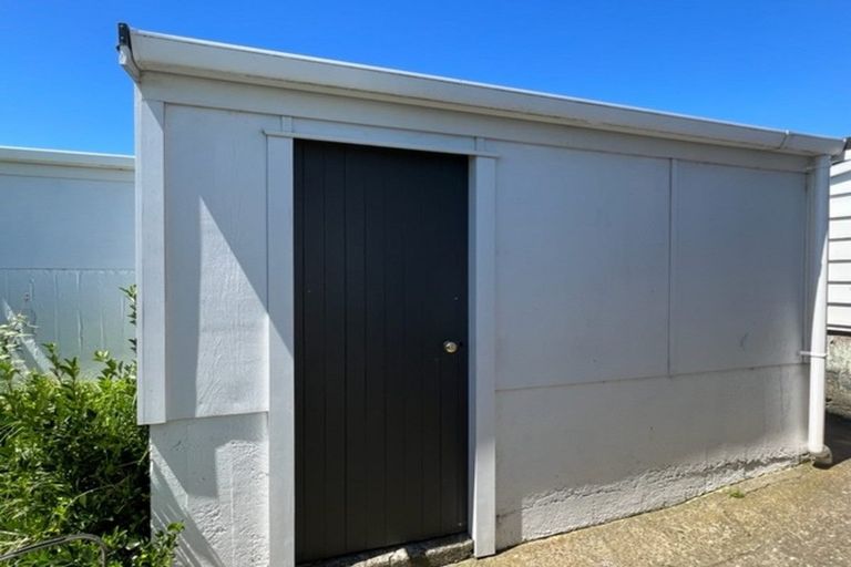 Photo of property in 13 High Street West, Waitara, 4320