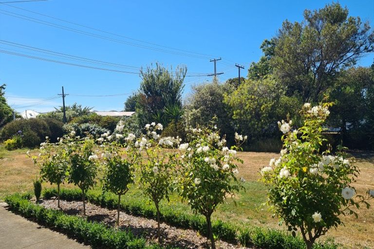 Photo of property in 13 Cambridge Road, Martinborough, 5711