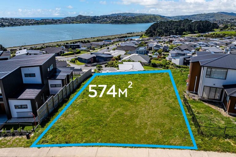 Photo of property in 64 Queen Charlotte Drive, Aotea, Porirua, 5024