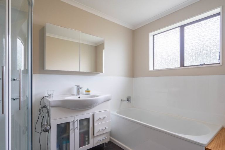 Photo of property in 34 Queens Road, Waikanae Beach, Waikanae, 5036