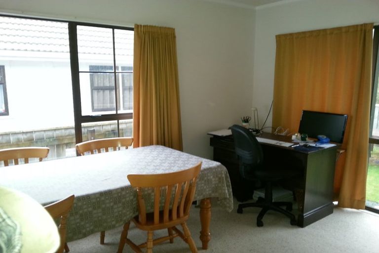 Photo of property in 30a Oxford Street, Tawa, Wellington, 5028