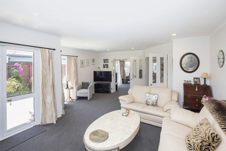 Photo of property in 9 Tavistock Place, Russley, Christchurch, 8042