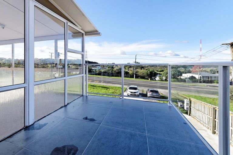 Photo of property in 307 Triangle Road, Massey, Auckland, 0614