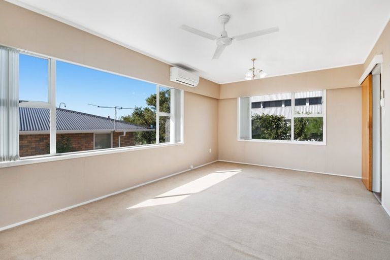 Photo of property in 2/2 Tower Hill, Stanmore Bay, Whangaparaoa, 0930