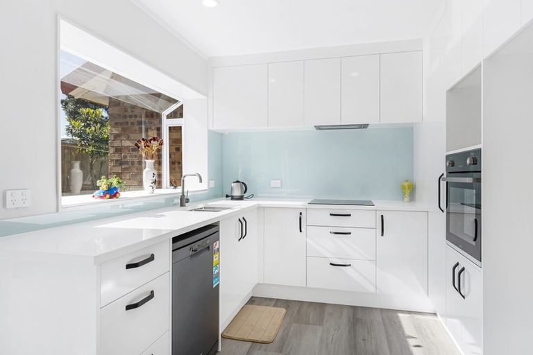 Photo of property in 46 Patts Avenue, Glendene, Auckland, 0602