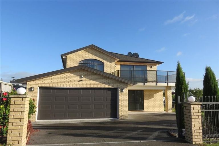 Photo of property in 12 Bonny Crescent, Massey, Auckland, 0614