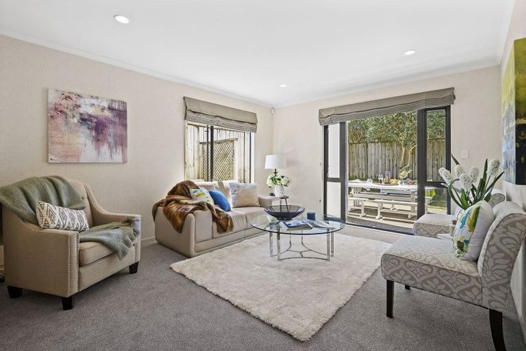 Photo of property in 15 Lilybank Crescent, East Tamaki, Auckland, 2013