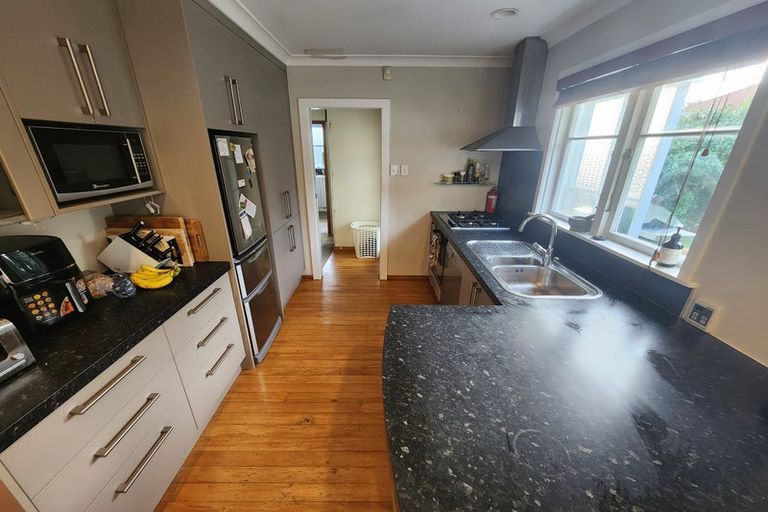 Photo of property in 4 Dorset Crescent, Hokowhitu, Palmerston North, 4410