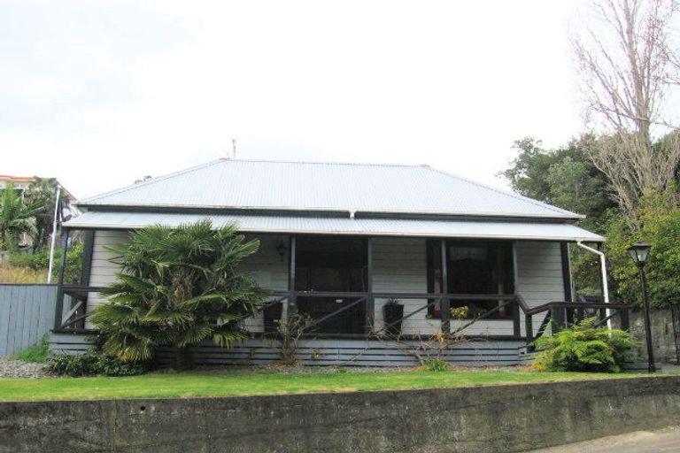 Photo of property in 5 Burns Road, Hospital Hill, Napier, 4110
