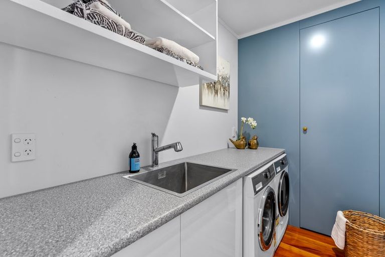 Photo of property in 9 Grainger Road, Te Atatu South, Auckland, 0610