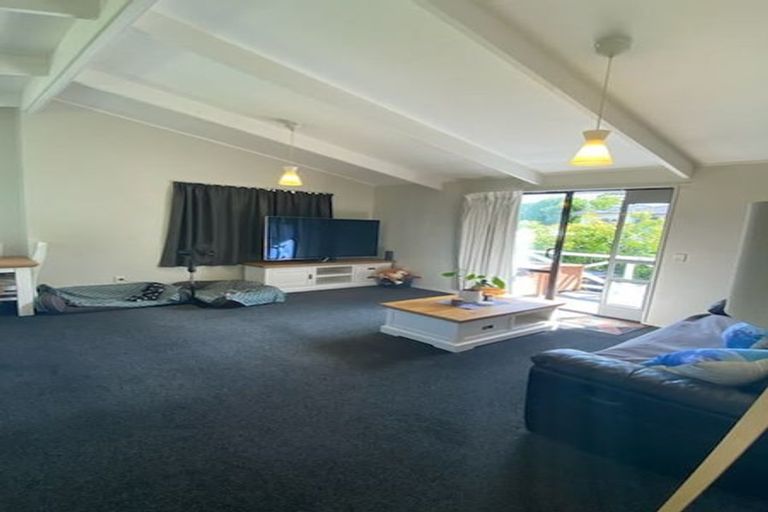 Photo of property in 2/14 Thalia Place, Totara Vale, Auckland, 0629