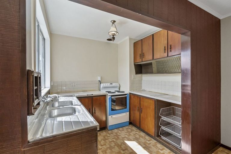 Photo of property in 2 Cornwall Crescent, Cannons Creek, Porirua, 5024