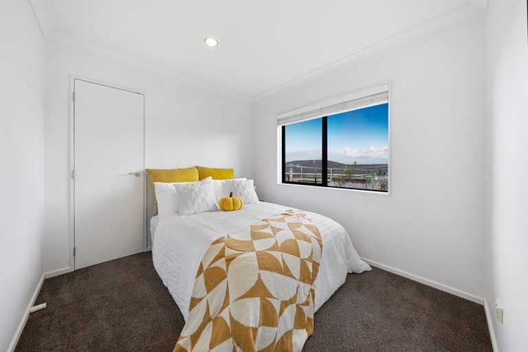 Photo of property in 20 Mackwell Road, Fairview Heights, Auckland, 0632