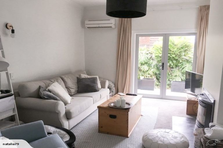 Photo of property in 135 Shakespeare Road, Bluff Hill, Napier, 4110