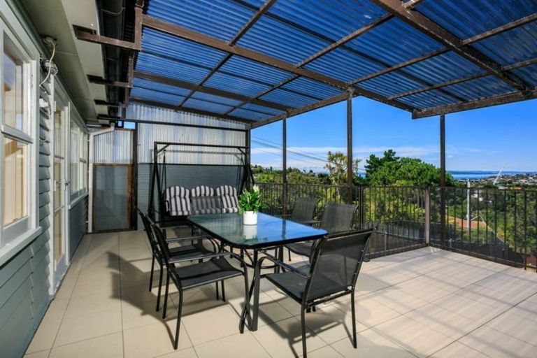 Photo of property in 86 Carlisle Road, Browns Bay, Auckland, 0632