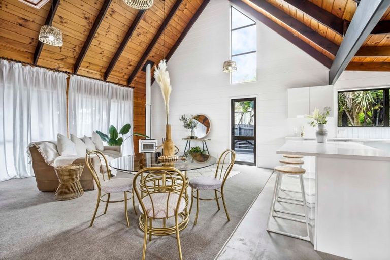 Photo of property in 37 Collins Road, Melville, Hamilton, 3206