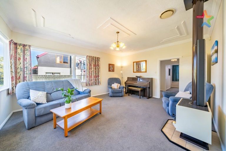 Photo of property in 14a Wai-iti Crescent, Woburn, Lower Hutt, 5010