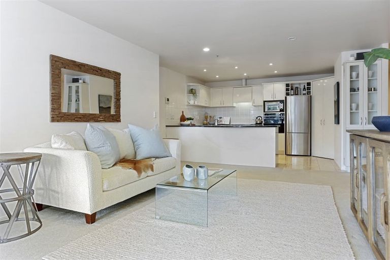 Photo of property in 3c/173 Hurstmere Road, Takapuna, Auckland, 0622