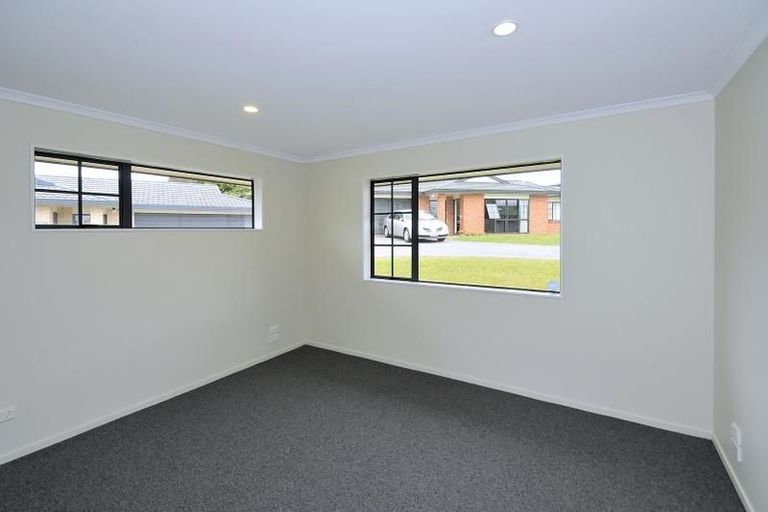 Photo of property in 1/11 Roanoke Way, Albany, Auckland, 0632