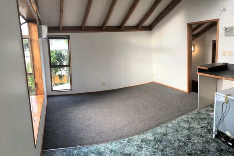 Photo of property in 12 Cross Street, Karori, Wellington, 6012