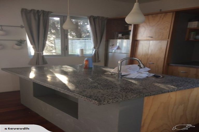 Photo of property in 13 Ngatira Road, Muriwai, Waimauku, 0881