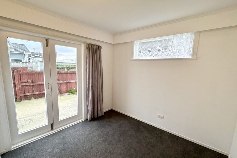 Photo of property in 123 Onepu Road, Lyall Bay, Wellington, 6022
