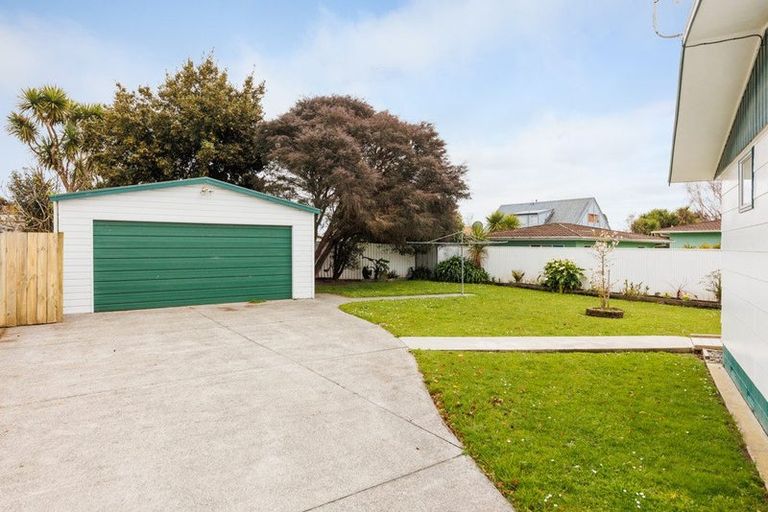 Photo of property in 28 Escort Grove, Awapuni, Palmerston North, 4412