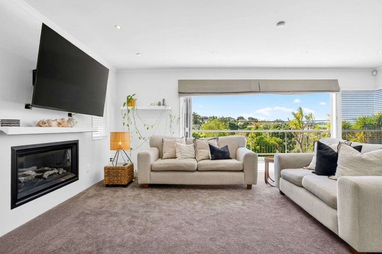 Photo of property in 8a Tipau Street, Torbay, Auckland, 0630
