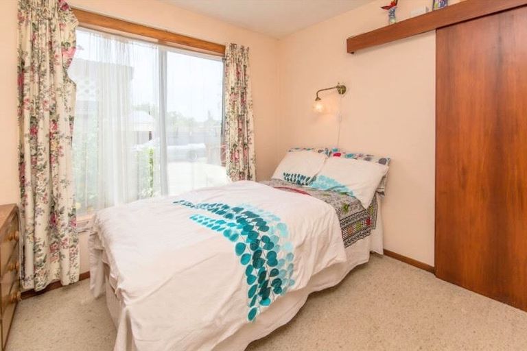 Photo of property in 92 Lowry Avenue, Redwood, Christchurch, 8051
