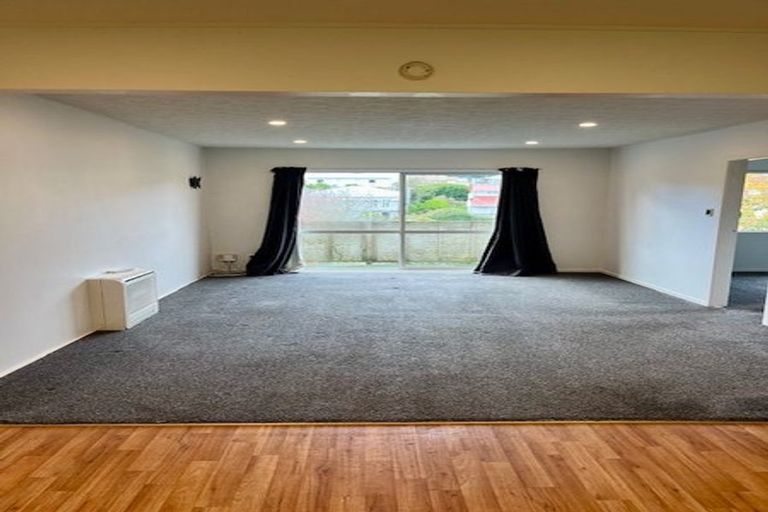 Photo of property in 2/159a Newlands Road, Newlands, Wellington, 6037