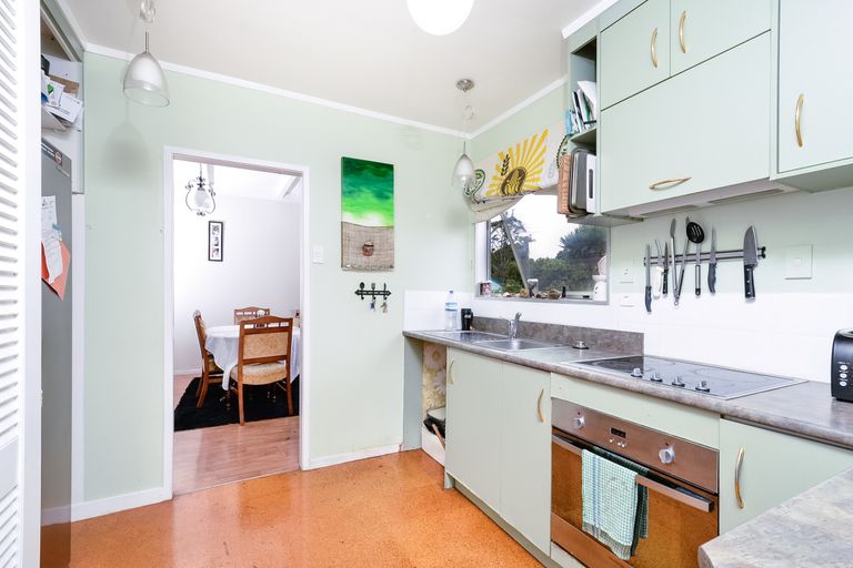 Photo of property in 2a Parakai Avenue, Parakai, 0830