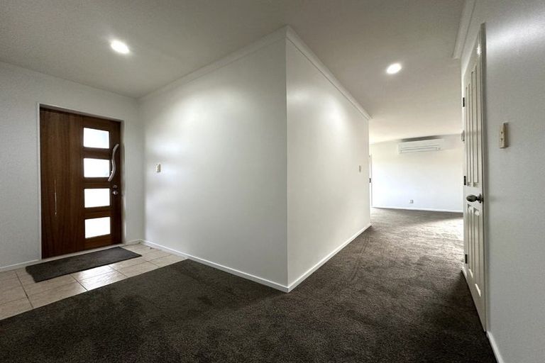 Photo of property in 3 Chesterton Terrace, Henderson, Auckland, 0612