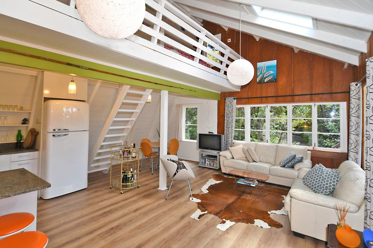 Photo of property in 21 Spray Crescent, Leigh, 0985