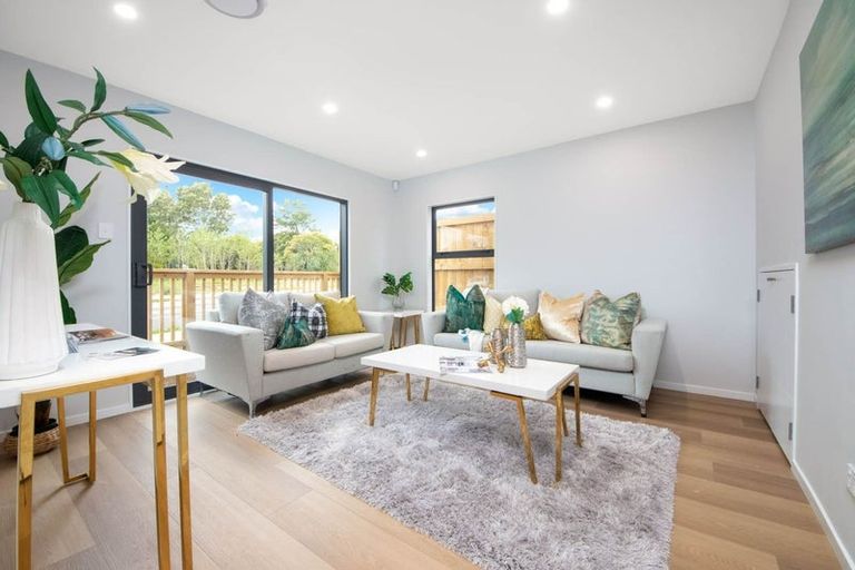 Photo of property in 30 Taipahitini Road, Rosehill, 2113