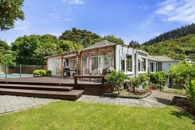 Photo of property in 33 Chester Road, Tawa, Wellington, 5028