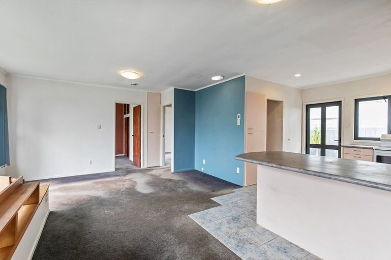 Photo of property in 2/16 Ramillies Place, Glenfield, Auckland, 0629