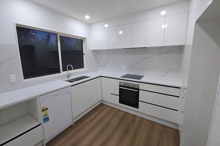 Photo of property in 2/9 Kells Place, Botany Downs, Auckland, 2010