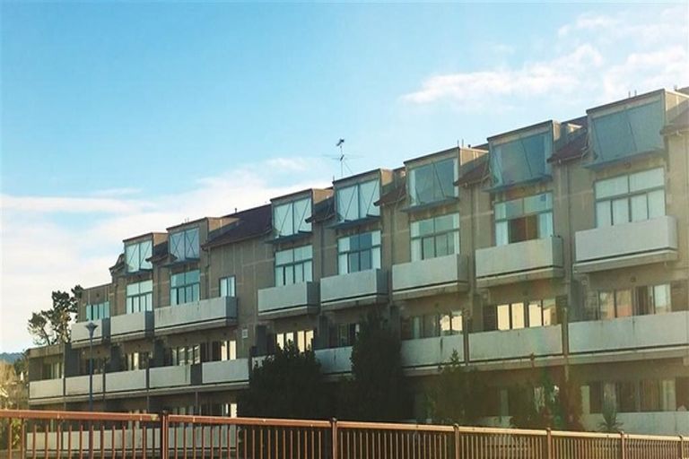 Photo of property in 15c/30 Westward Ho, Glen Eden, Auckland, 0602