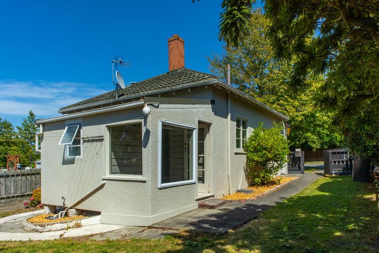 Photo of property in 83 Avenue Road, West End, Timaru, 7910