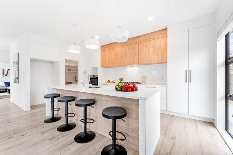 Photo of property in 29 Syd Grant Crescent, Orewa, 0931