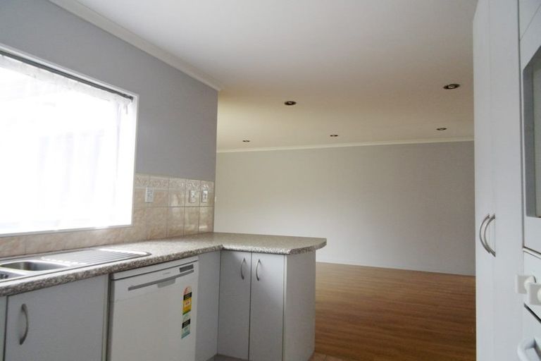 Photo of property in 72 Glenveagh Park Drive, Weymouth, Auckland, 2103