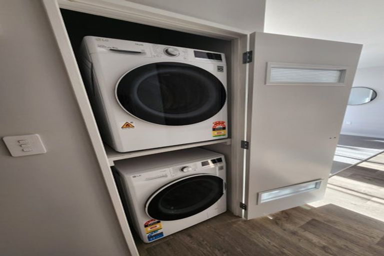 Photo of property in Unit 204,l2, 204/14 Laings Road, Hutt Central, Lower Hutt, 5010