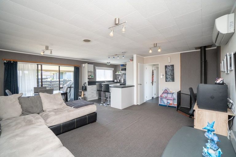Photo of property in 46 Raglan Avenue, Cloverlea, Palmerston North, 4412