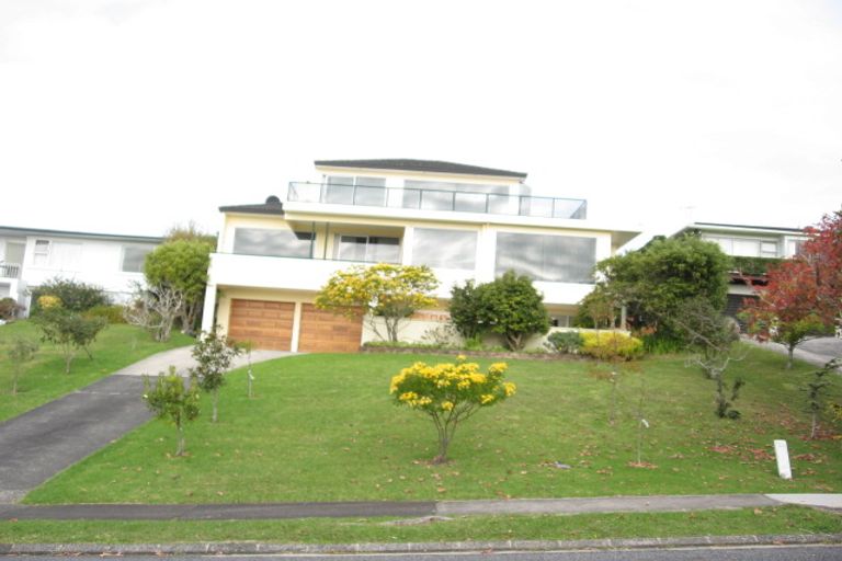Photo of property in 8 Nickleby Place, Mellons Bay, Auckland, 2014