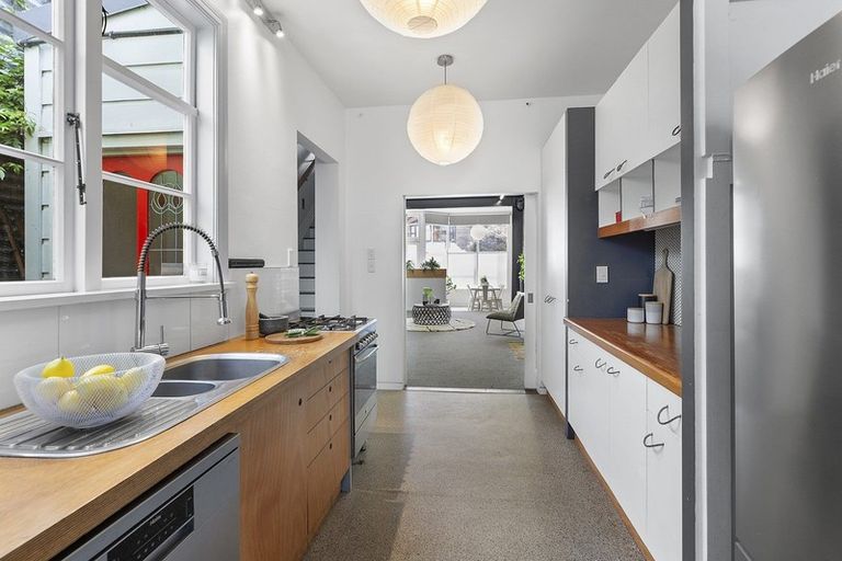 Photo of property in 81 Aro Street, Aro Valley, Wellington, 6021