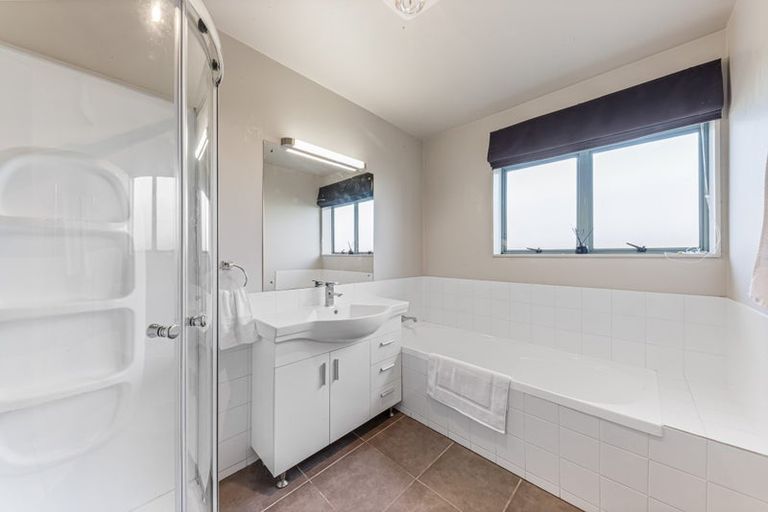 Photo of property in 51 The Grove, Red Beach, 0932