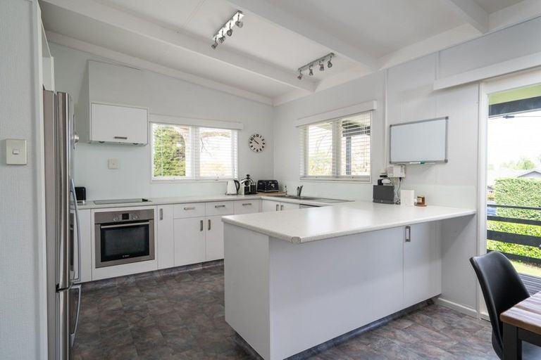 Photo of property in 14 Parata Street, Two Mile Bay, Taupo, 3330