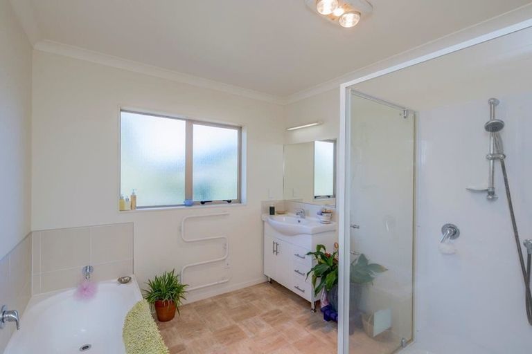Photo of property in 39 Rutherford Drive, Waikanae Beach, Waikanae, 5036